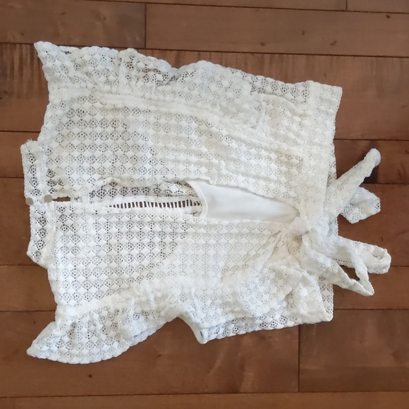 Forever 21 Small White Lace open back crop top - Picture 4 of 4